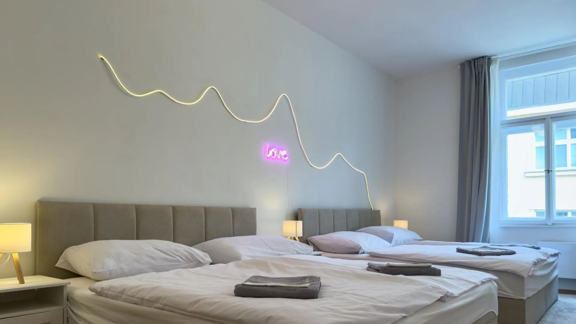 100M2 Wenceslas Comfort, 3Bdr With Netflix Prag Lejlighed