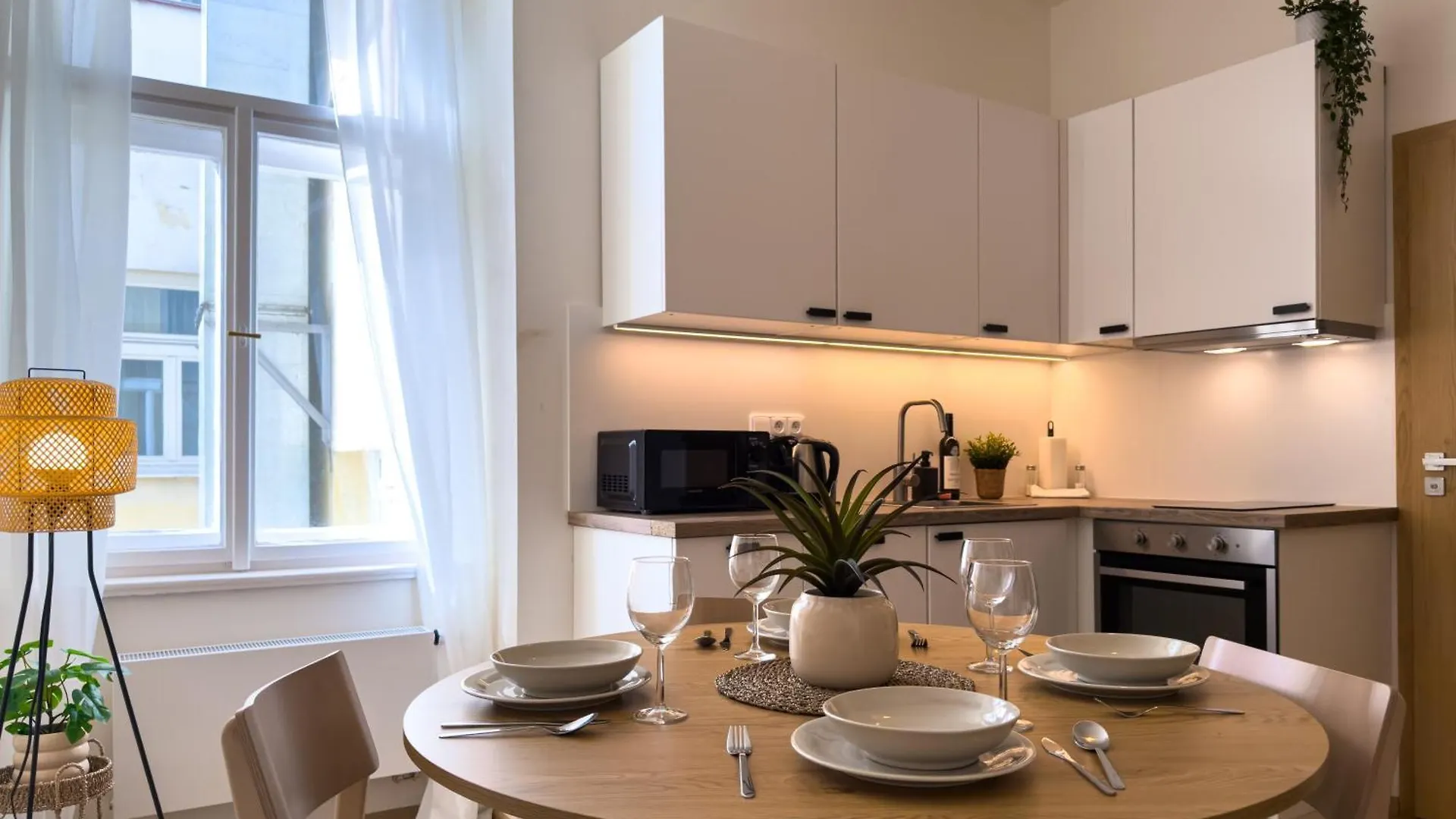Lejlighed 100M2 Wenceslas Comfort, 3Bdr With Netflix Prag Tjekkiet