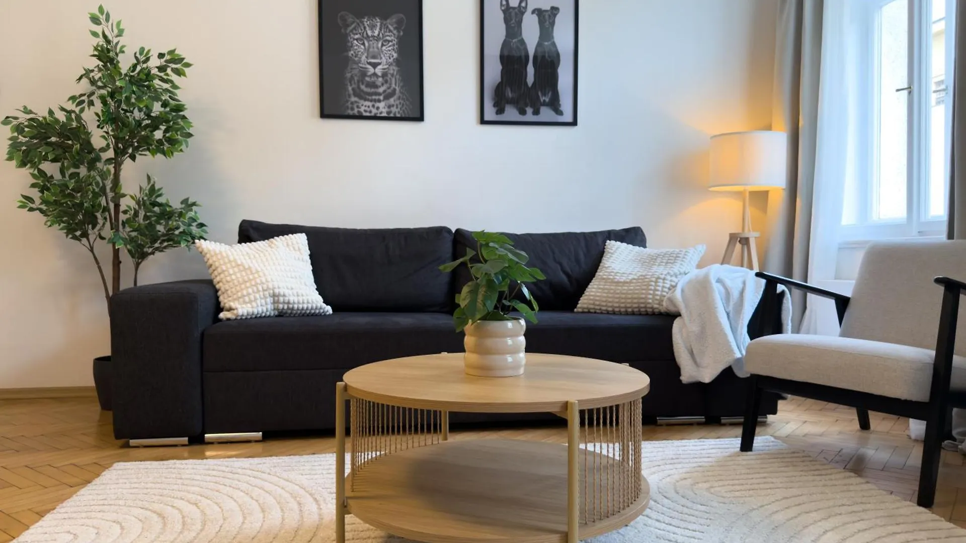 100M2 Wenceslas Comfort, 3Bdr With Netflix Prag Tjekkiet