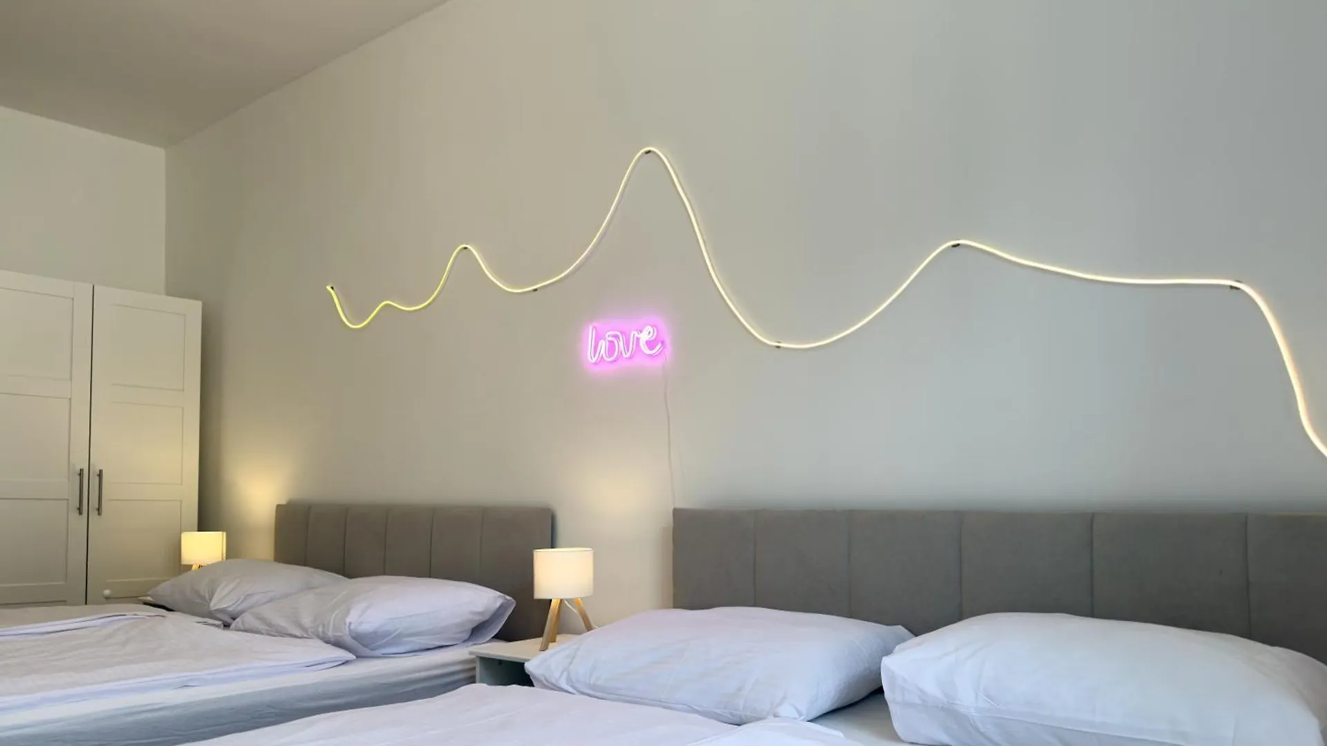100M2 Wenceslas Comfort, 3Bdr With Netflix Prag 0*,  Tjekkiet